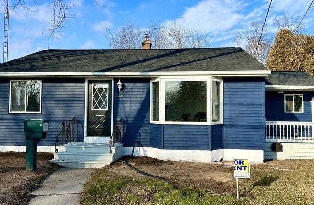 Remodeled home near lake and beach!