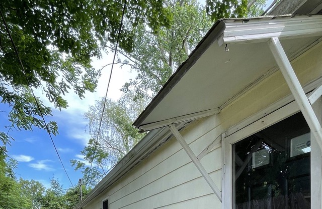 Remodeled home with access to two private beaches. Monthly rentals available.
