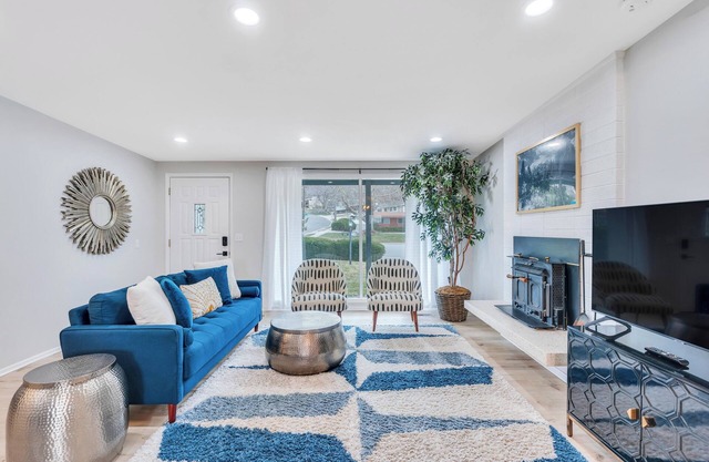 Remodeled House - Close to Lagoon, Hill AFB, and hiking trails. Pet-friendly!
