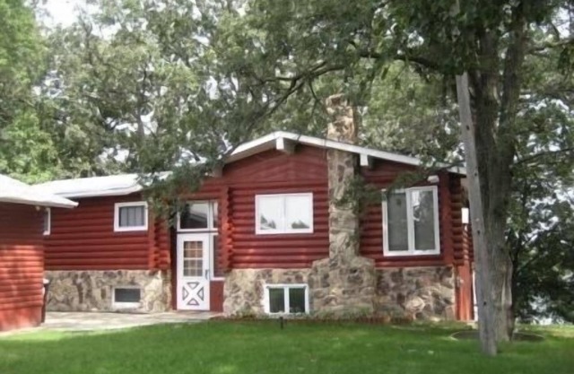 Umgebaut Log Cabin Home on the Chain of Lakes