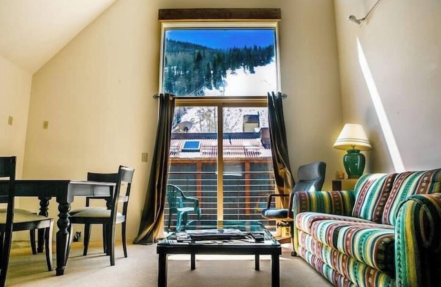 Remodeled Luxury Condo - Open for Bluegrass