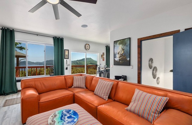 Remodeled ocean view home directly above the Sekiu marina. Relaxation, renewal.