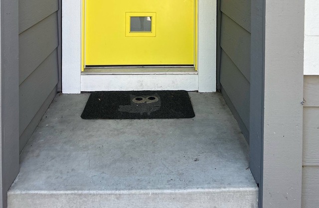 Remodeled pet friendly pad, central to wine and coast!