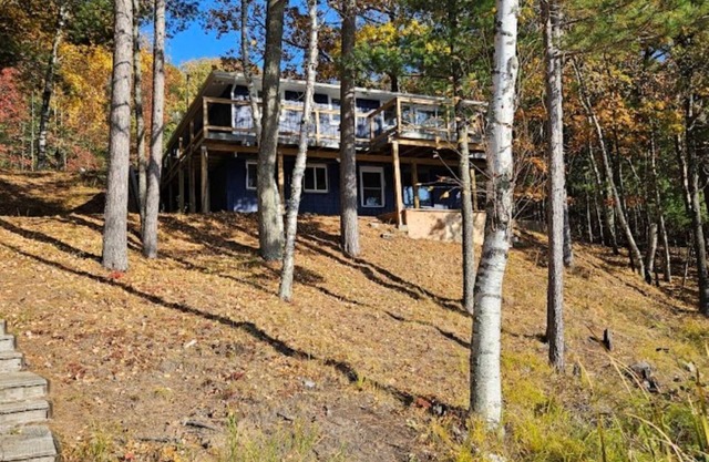 Remodeled pet friendly private home with a/c and wifi