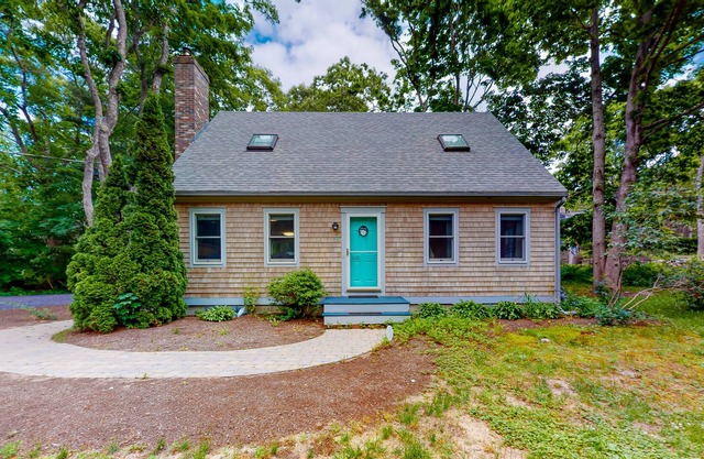 Remodeled Retreat w/ Expansive Deck & Fire Pit - Near Village & Loop Beach