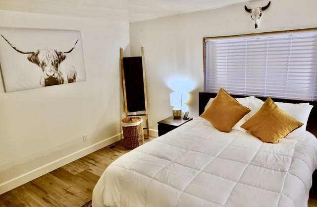 Remodeled river home centrally located-10 min from laughlin 5 min from the water