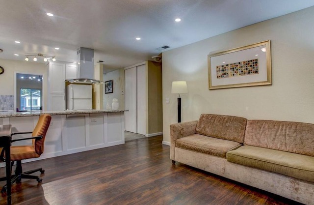 RUHIG Sacramento 3bd / 2ba Haus w / W / D