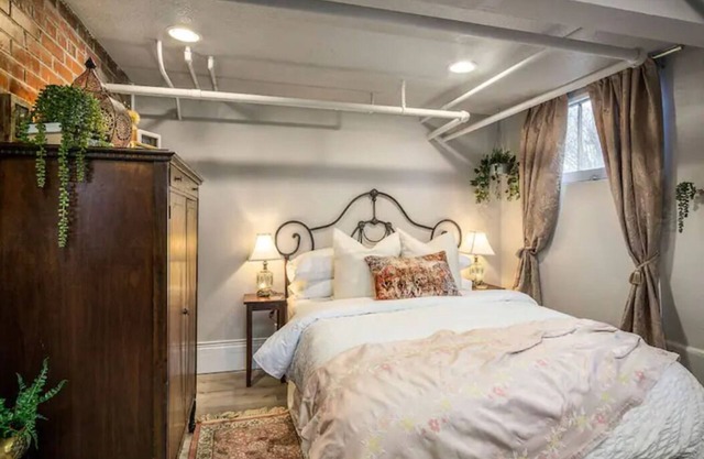 Remodeled studio -blocks from U of U - 45 min to Ski hills