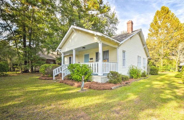 Remodeled Thomasville Home with Charcoal Grill!