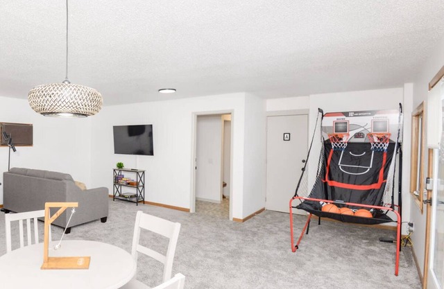 Remodeled Townhome Close to Downtown