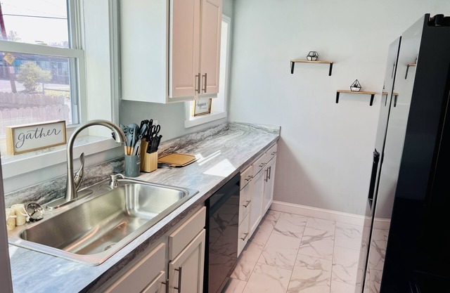 Remodeled townhouse - 5 mins from Shawnee Sports Complex!