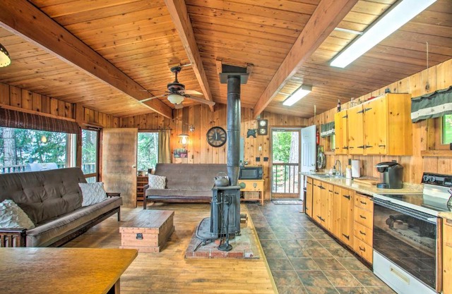 Remote Escape Serene Lakeside Cabin with Beach