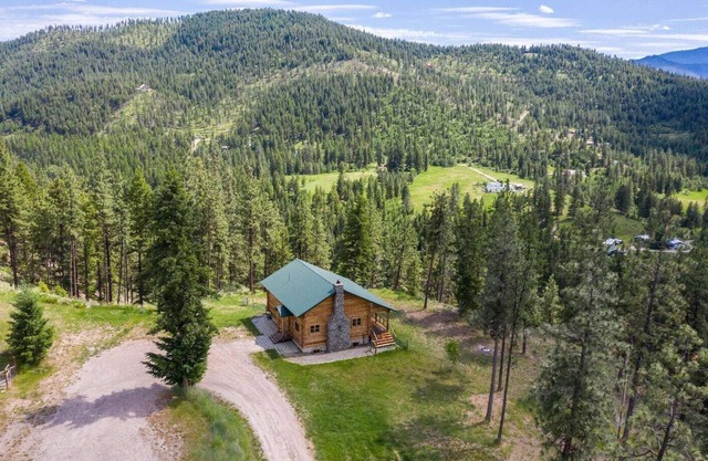 Remote Mountain Cabin with Incredible Views