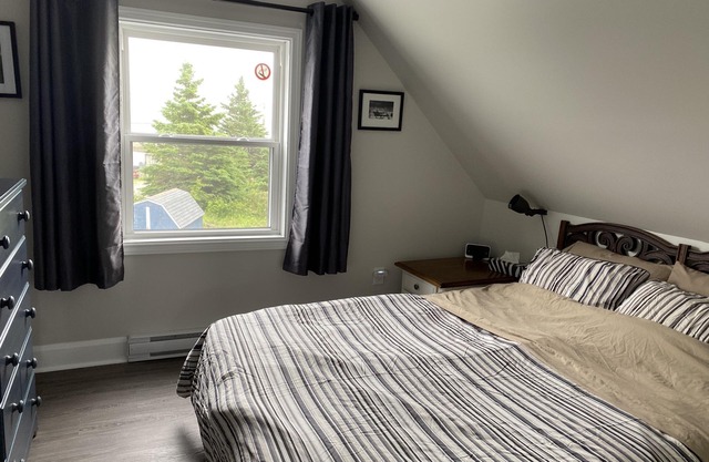 Renovated 150 year old house, snuggled in the cove with ocean views