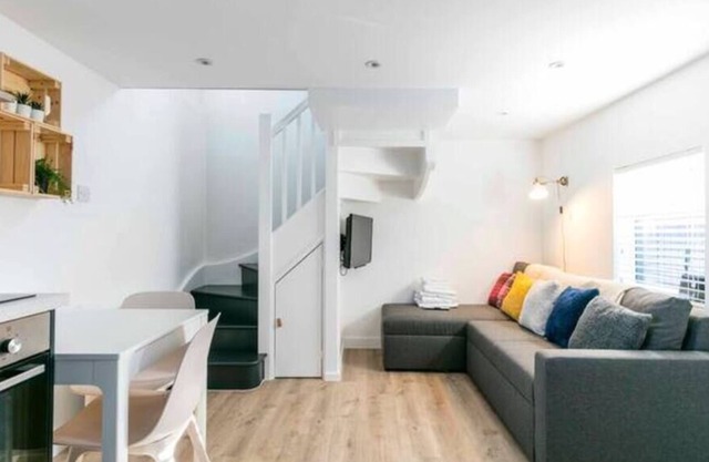 Renovated 19th Century Barn with Free Parking