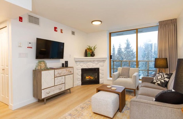 Renovated 1Bed-1Bath in Village with Pool, Hot Tub, and Sauna