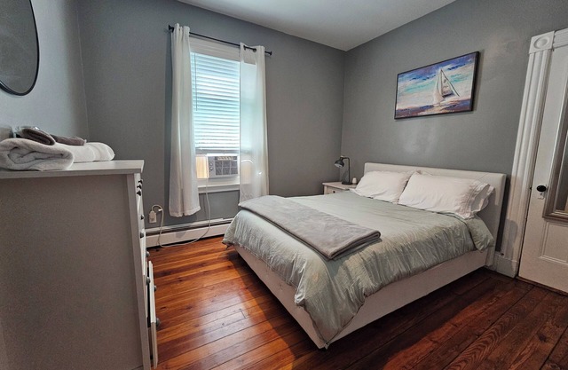 Renovated 2 bed near downtown