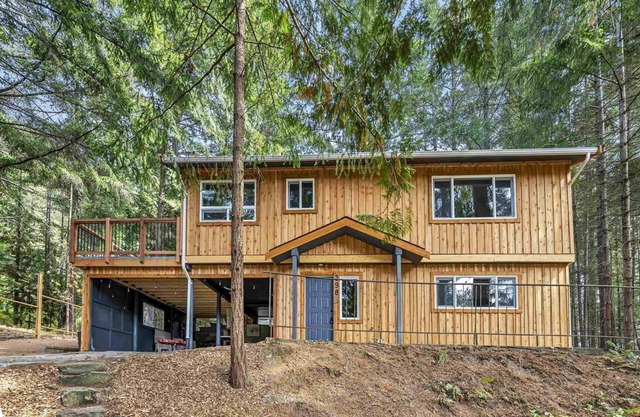 Renovated 2 bedroom Gulf Island Getaway on Mayne Island for monthly stays