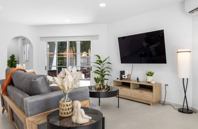 Renovated 2BR 2.5BA Eagle Beach SuperFood