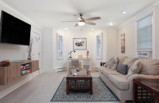 Renovated 2BR Condo in Sea Bright – Private Yard, Walk to Beach & Dining!