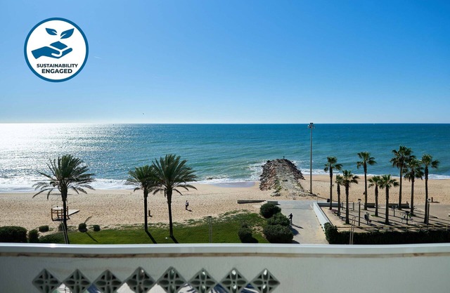 Renovated 2BR Seafront Apt – Quarteira