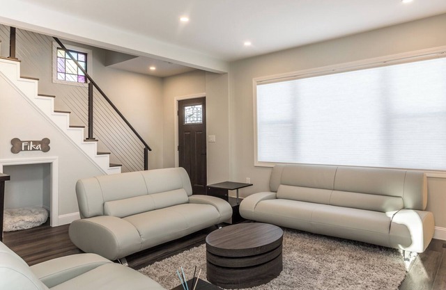 Renovated 3 Bedroom Home with Family Theater Room and Sauna