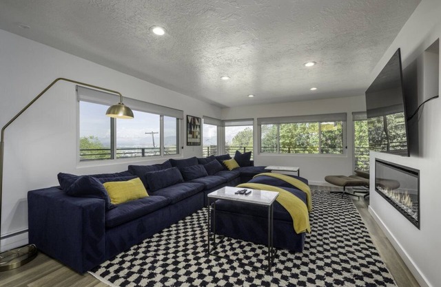 City Views & Hot Tub in Renovated 3BR/2BA Escape