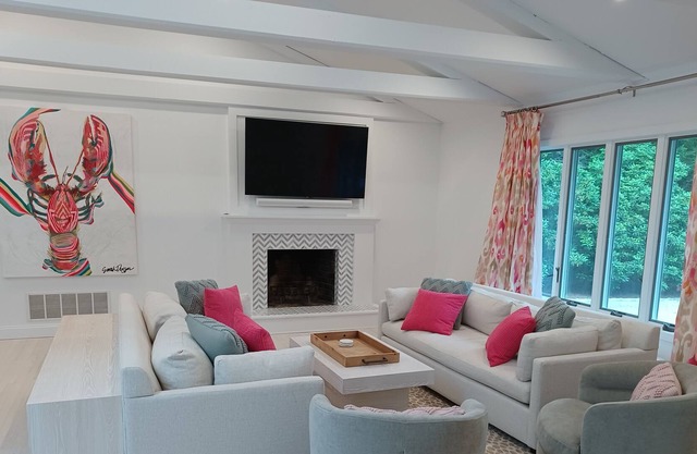 Renovated 4 bedroom ranch minutes from town and the beach!