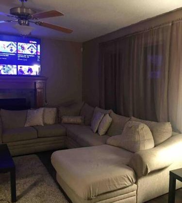 Renovated 4 bedrooms 20 sleeps Shopping Center