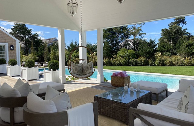 Renovated 6 Bedroom Property with heated pool, CAR FERRY RESERVATION Assistance