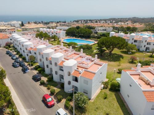 Renovated Algarve Apartments with Pool