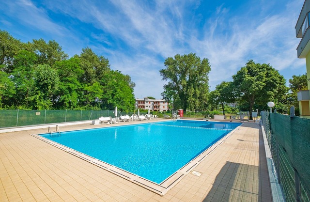 Renovierte Wohnung mit Parkplatz in der Residenz mit Pool Lido Nations