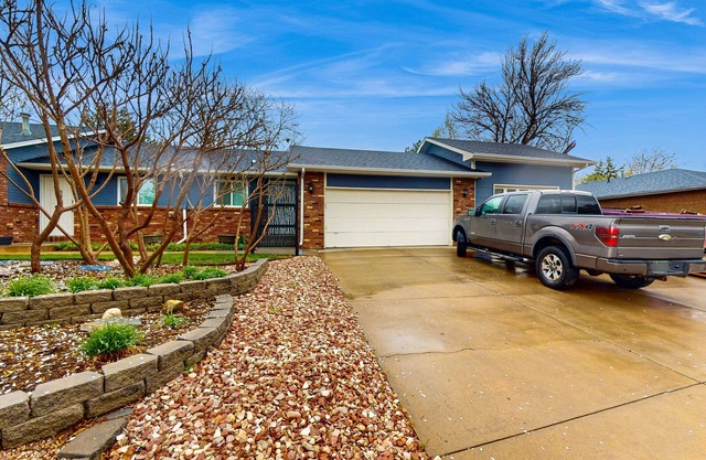 Renovated apartment by 40-acre park with central AC, washer/dryer, & kitchenette