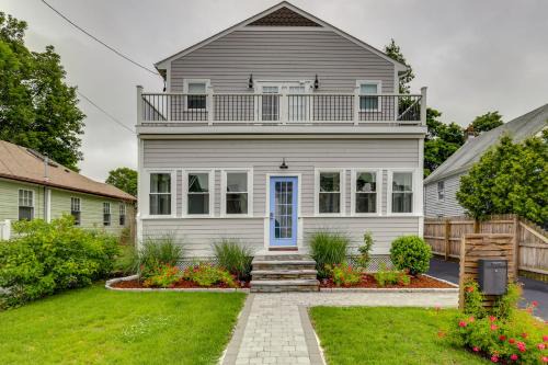 Renovated Barrington Cottage with Beach Access!