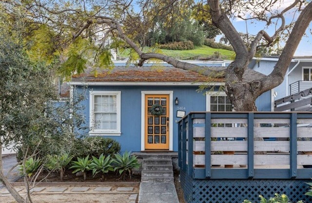 Renovated Blue Cottage 5 mins from Downtown San Diego