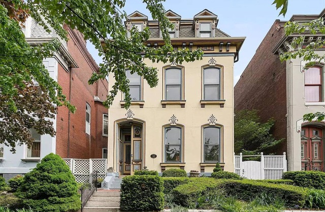 Renovated Carriage house - 1 BR loft - Private