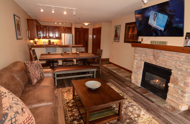 Premium-Blick auf die Berge / das Dorf Geräumige Ski-In / Out-Wohnung für 8 Personen. Sommer A / C