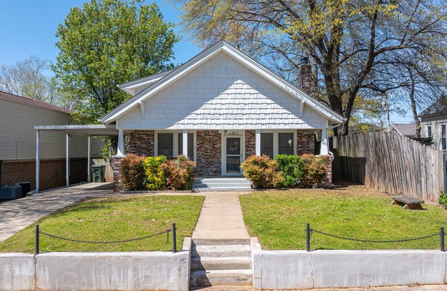 Renovated Century Home - Spacious 3 Bed, 2.5 Bath: Near Museums and Downtown!