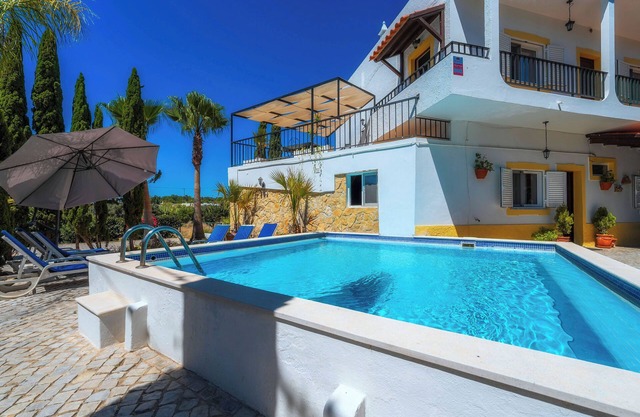 Renoviertes Landhaus mit großem Garten und Swimmingpool
