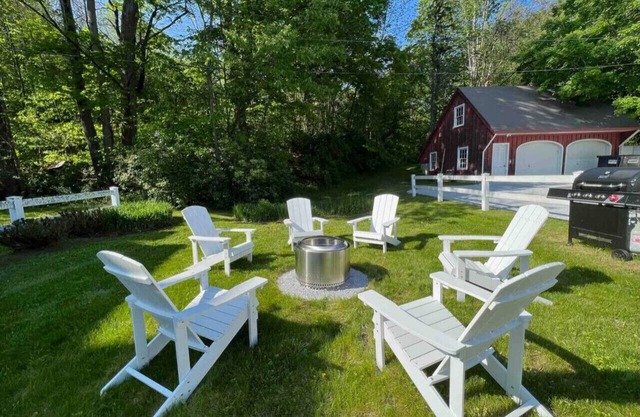 Renovated Farmhouse between Woodstock & Killington