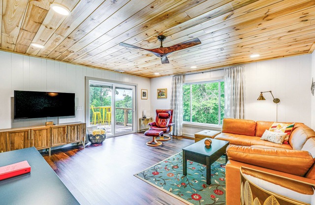 Renovated Franklin Home w/ Mountain-View Deck!