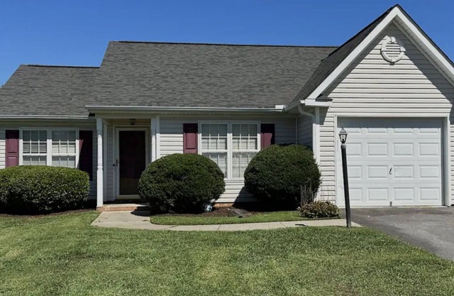 Renovated Gem Minutes from Downtown WS, Kville, GSO