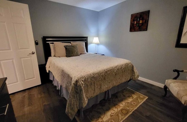 Renovated Guest House with Private Entrance and Parking – Perfectly Located!