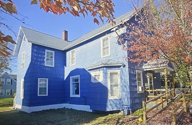 Renovated Home in Heart of Bemus Point, Large Yard-Fire Pit- 3-4 Bedrooms