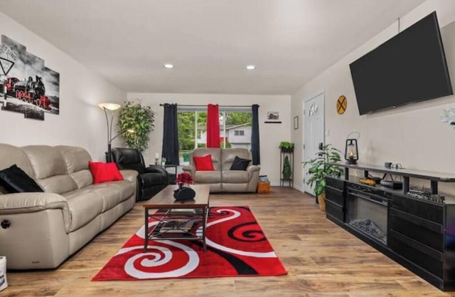 Renovated home near Six Flags on quiet street - Kid Friendly