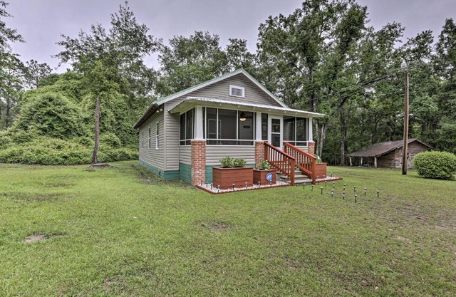 Renovated Home with Screened-In Patio on Hwy 90!