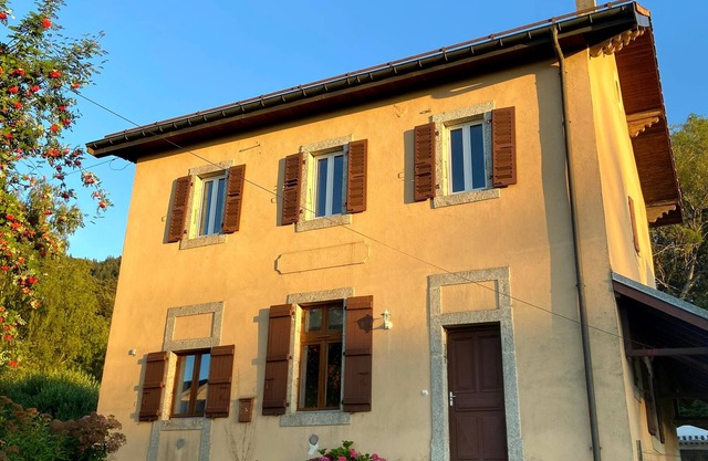 Renoviertes Haus 4 Zimmer, Garten, Parkplatz, WiFi, Haustiere erlaubt