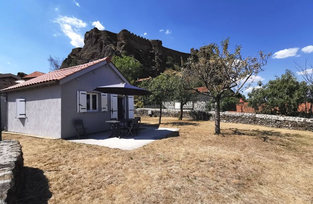 Renoviertes Haus mit großem Garten in Polignac