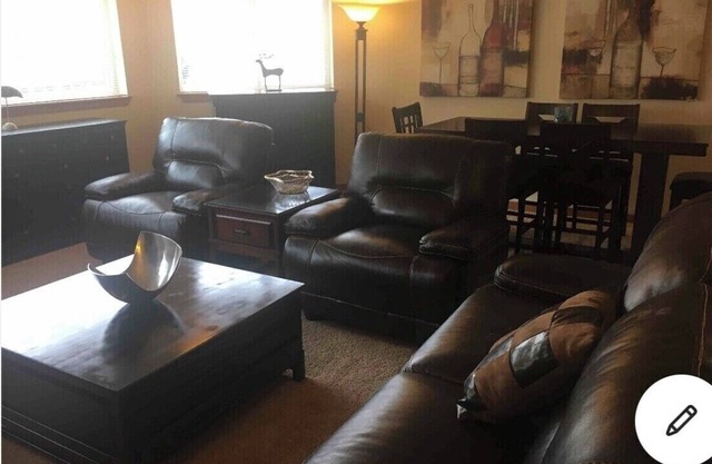 RENOVIERTE GROSSE 2bed / 2bath WOHNUNG IN SEATTLE