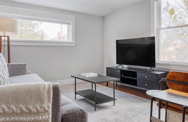 Renovated JP 2BR near Stony Brook T, w. W/D in unit, by Blueground